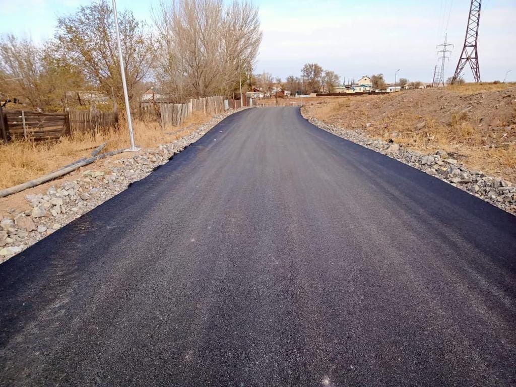 В рамках программы «Ауыл-Ел бесігі» в текущем году проводятся средние ремонтные работы внутригородских автомобильных дорог на улицах Мектула, Абая, 3 компактного района и Балхаша Сарышагана.