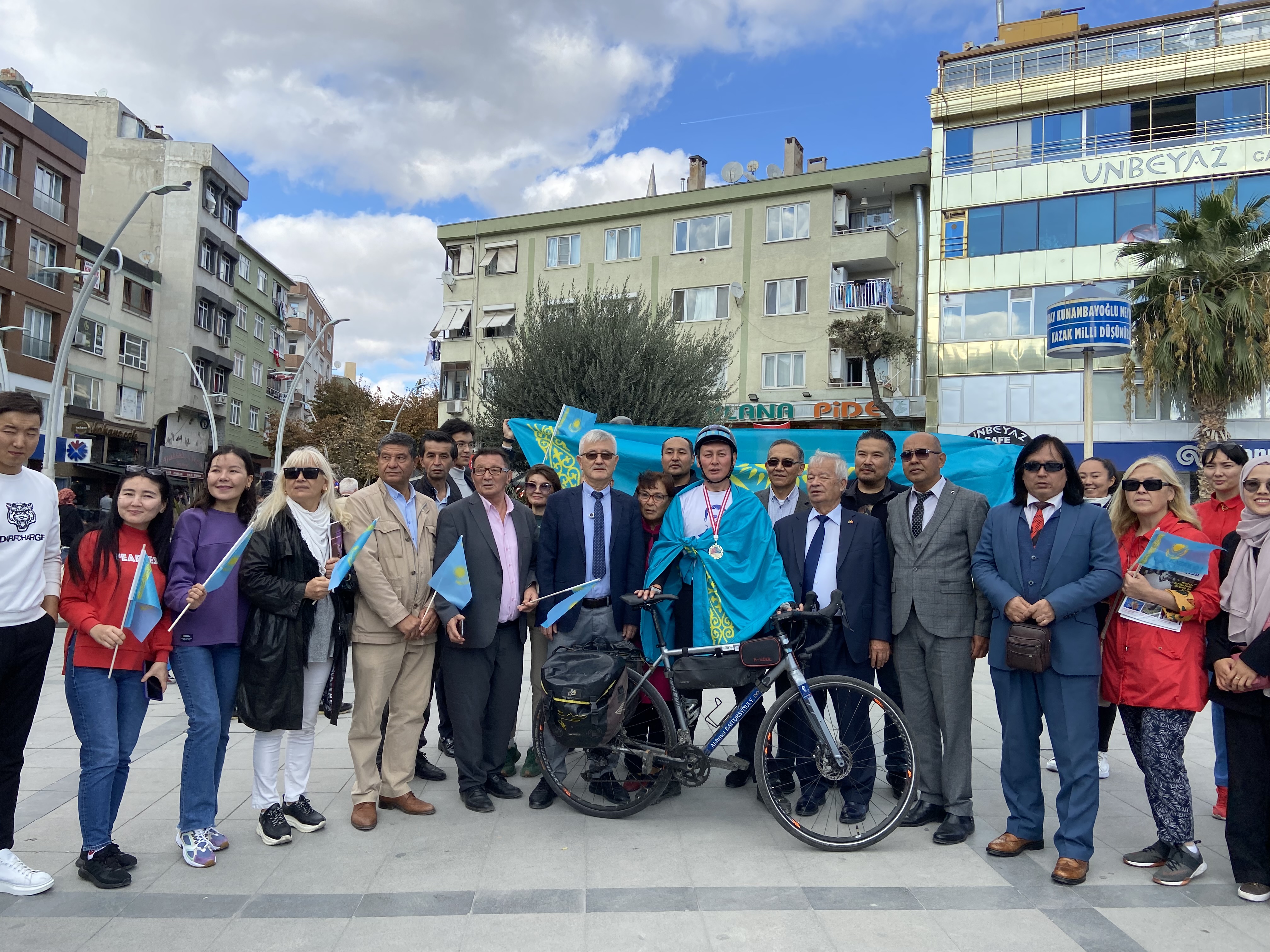 Ahmet Baytursınoğlu'nun doğumunun 150. yıldönümüne ithafen düzenlenen bisiklet maratonu İstanbul'da sona erdi