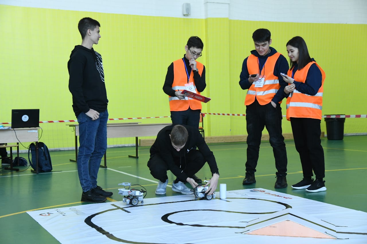 В Астане стартовал городской чемпионат по робототехнике