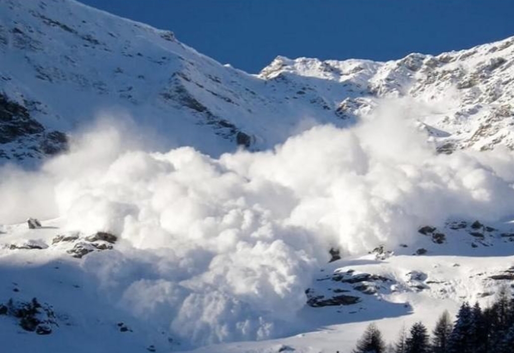 Қазақ әйелдерінің әжетханасы жасырын камера