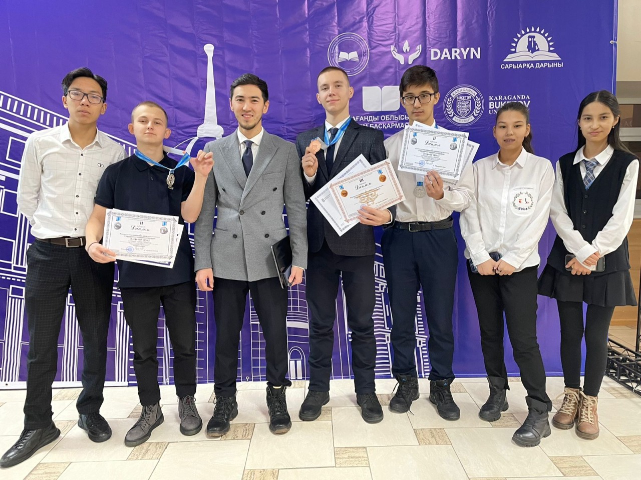 Президенттік олимпиаданың 3 жеңімпазы еліміздің ЖОО-да білім алу үшін грантқа ие болды