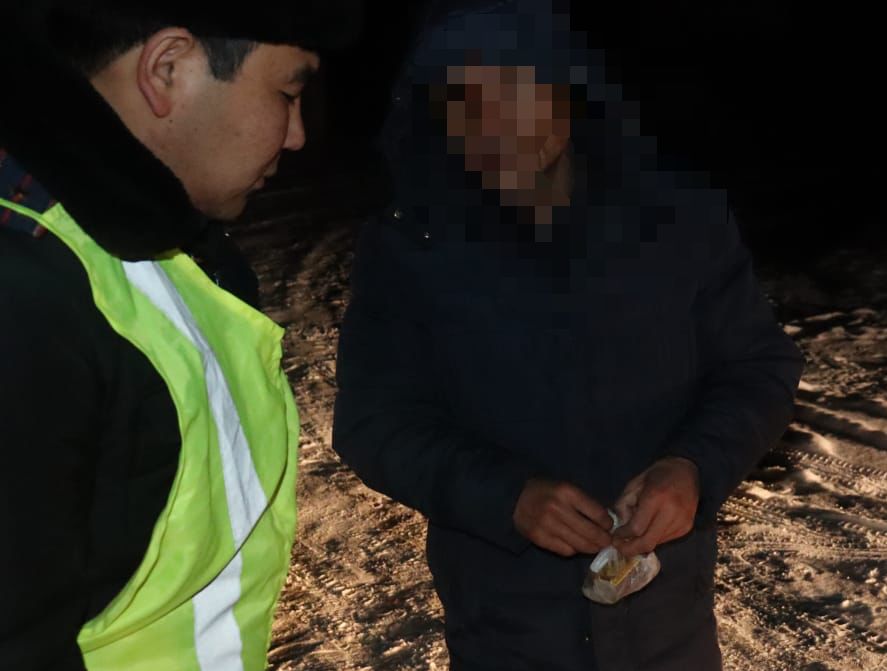 Түркістан облысының полицейлері тұрғыннан есірткі заты бар 5 дана сіріңке қорабын тапты