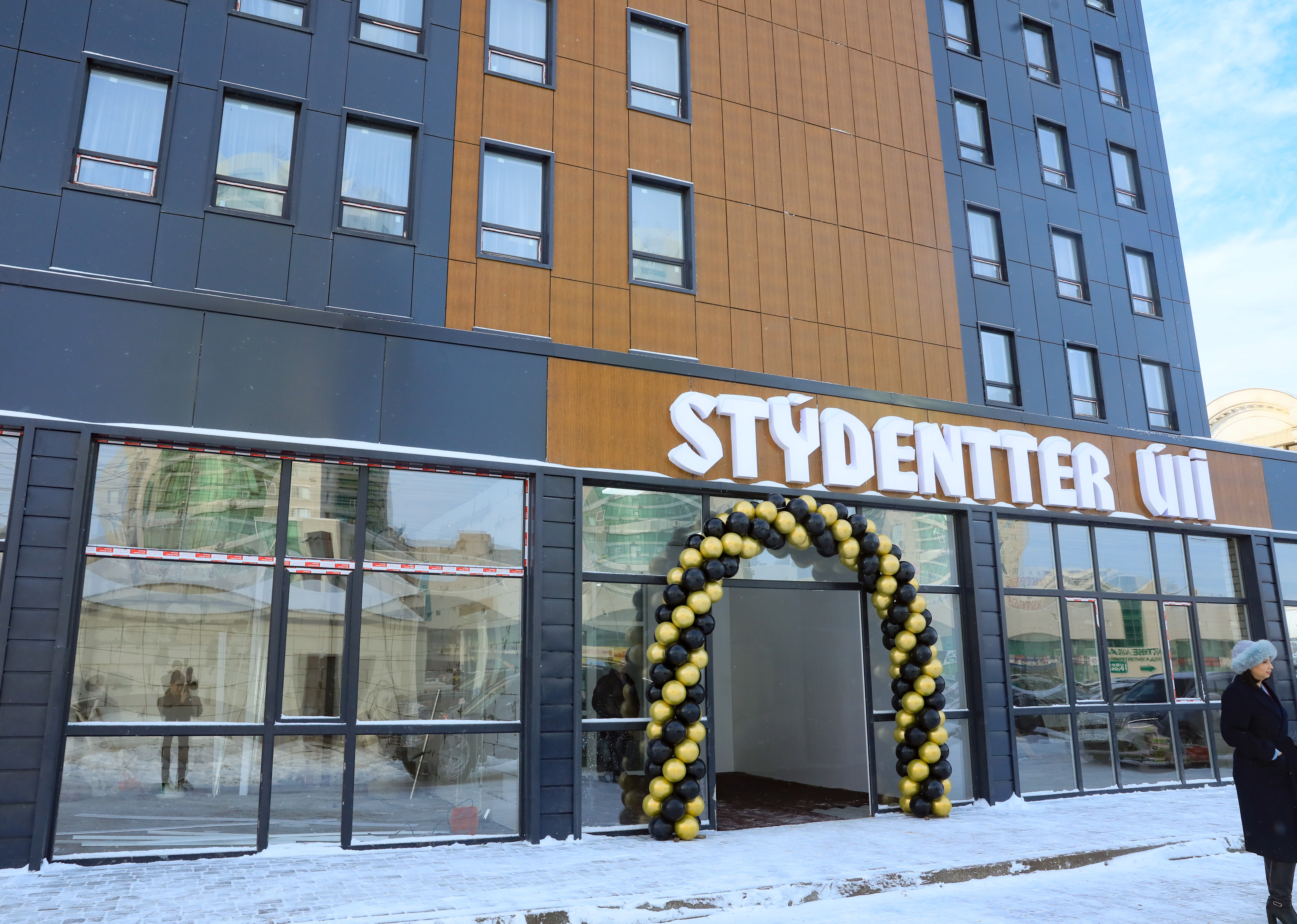 Порно еркектер траннилерді сорып алады