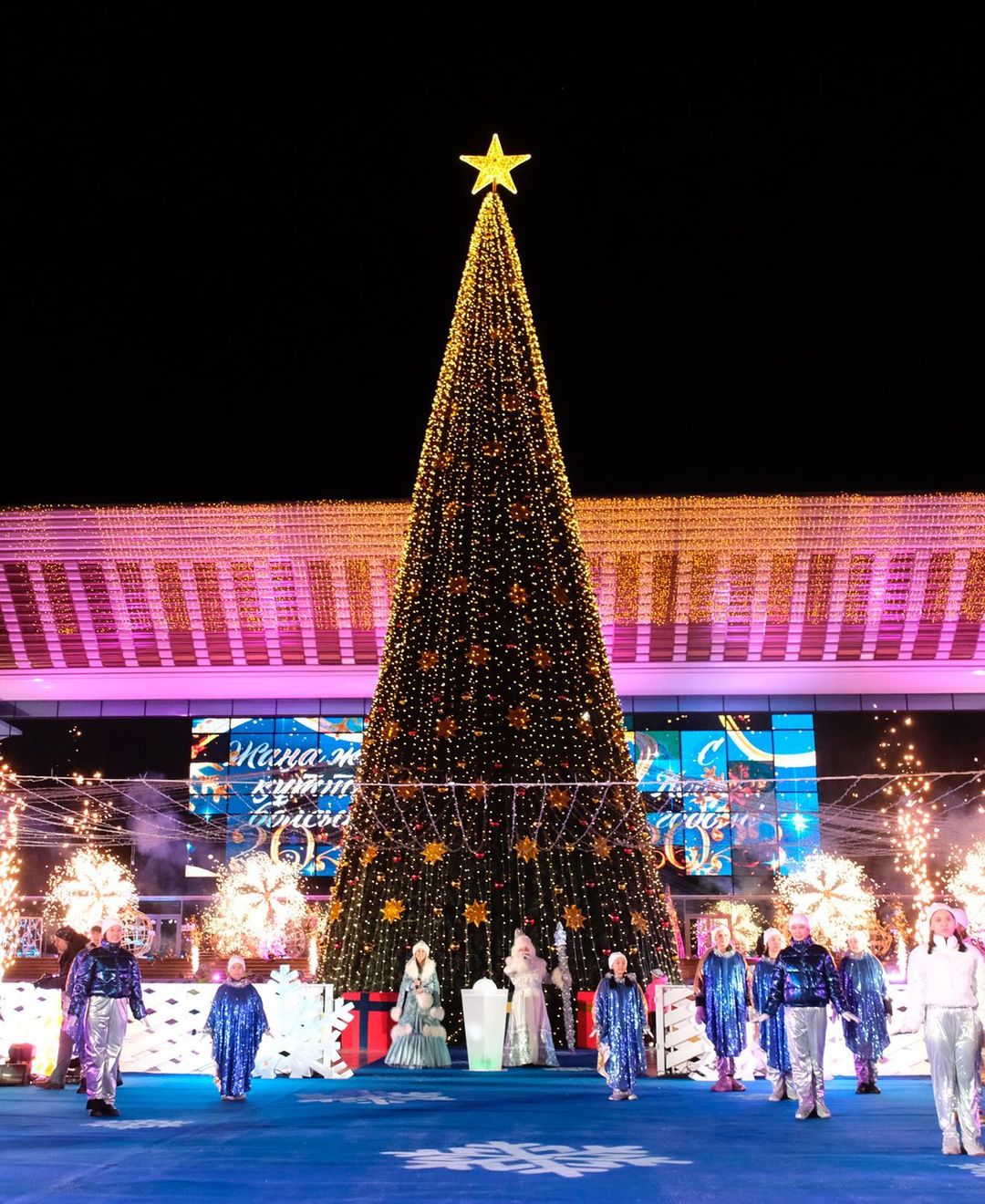 Алматының бас шыршасының шамы жағылды