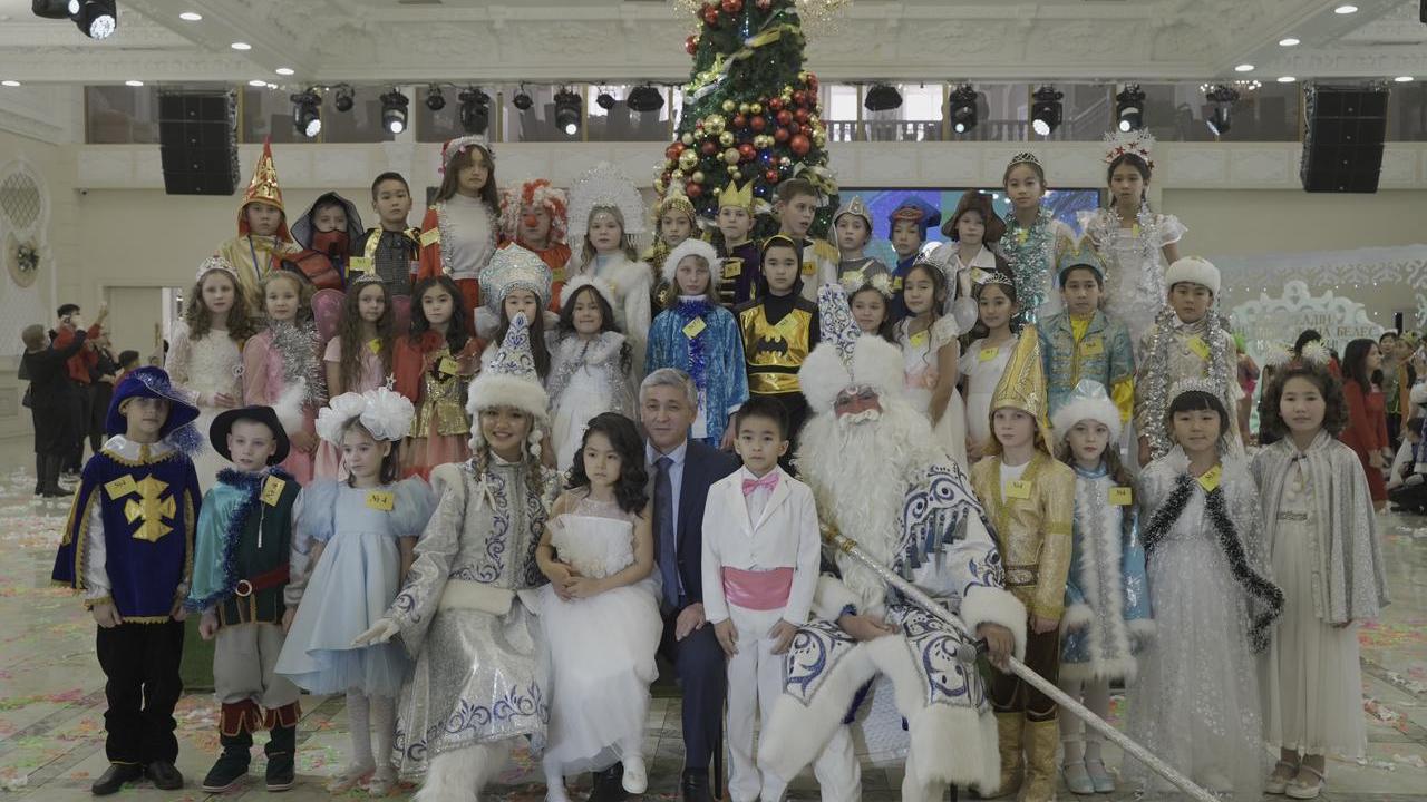 Новогодние чудеса: 200 детей из Карагандинской области собрались на Президентской ёлке