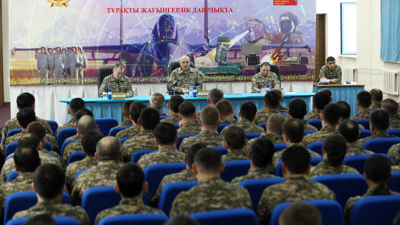 Министр обороны представил личному составу новое руководство Сил воздушной обороны