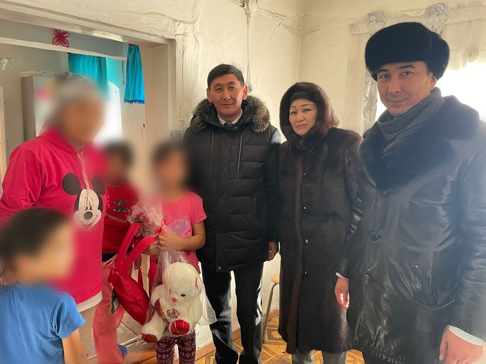 Балаларды Жаңа жылмен құттықтады