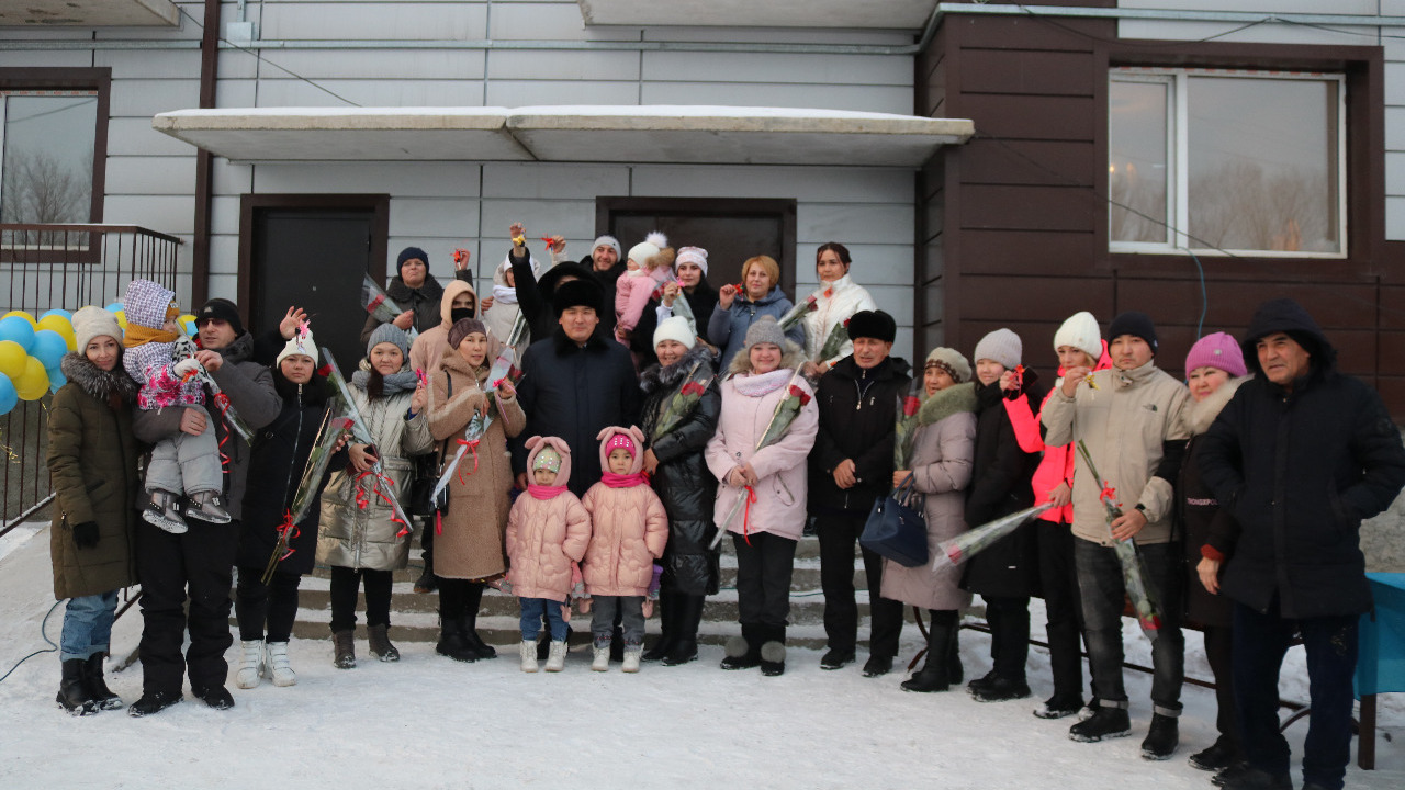 60 семей получили ключи от квартир в Шахтинске в канун Нового года