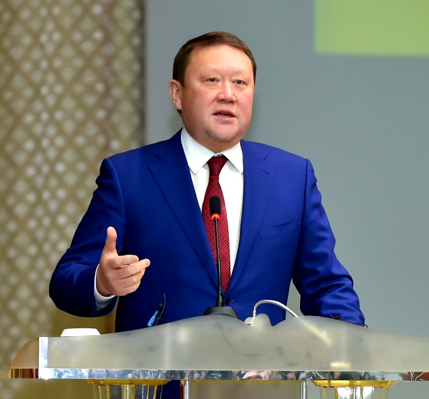 Воду в каждый дом, тёплые остановки, ремонт дорог — новый аким области дал поручения
