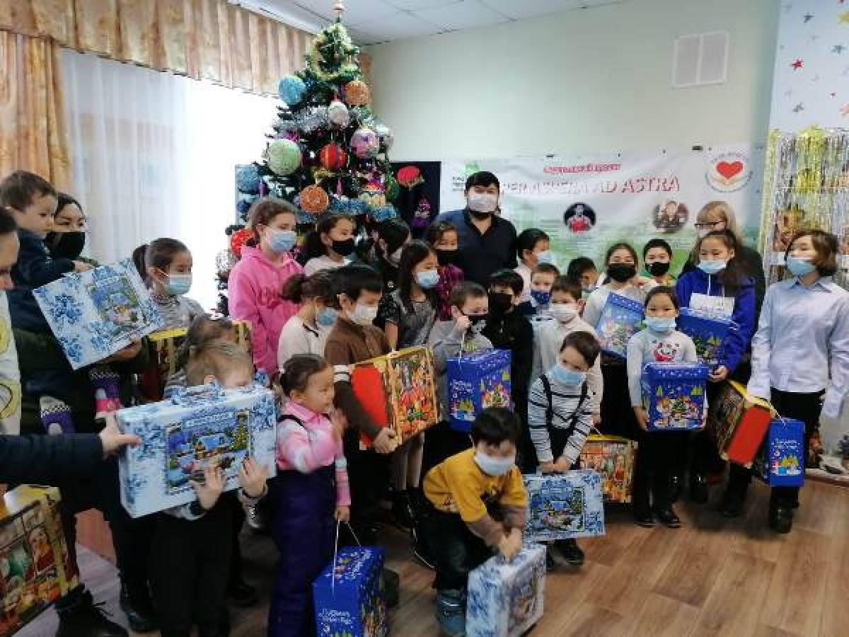 Встреча с маленькими детьми в новогоднюю день