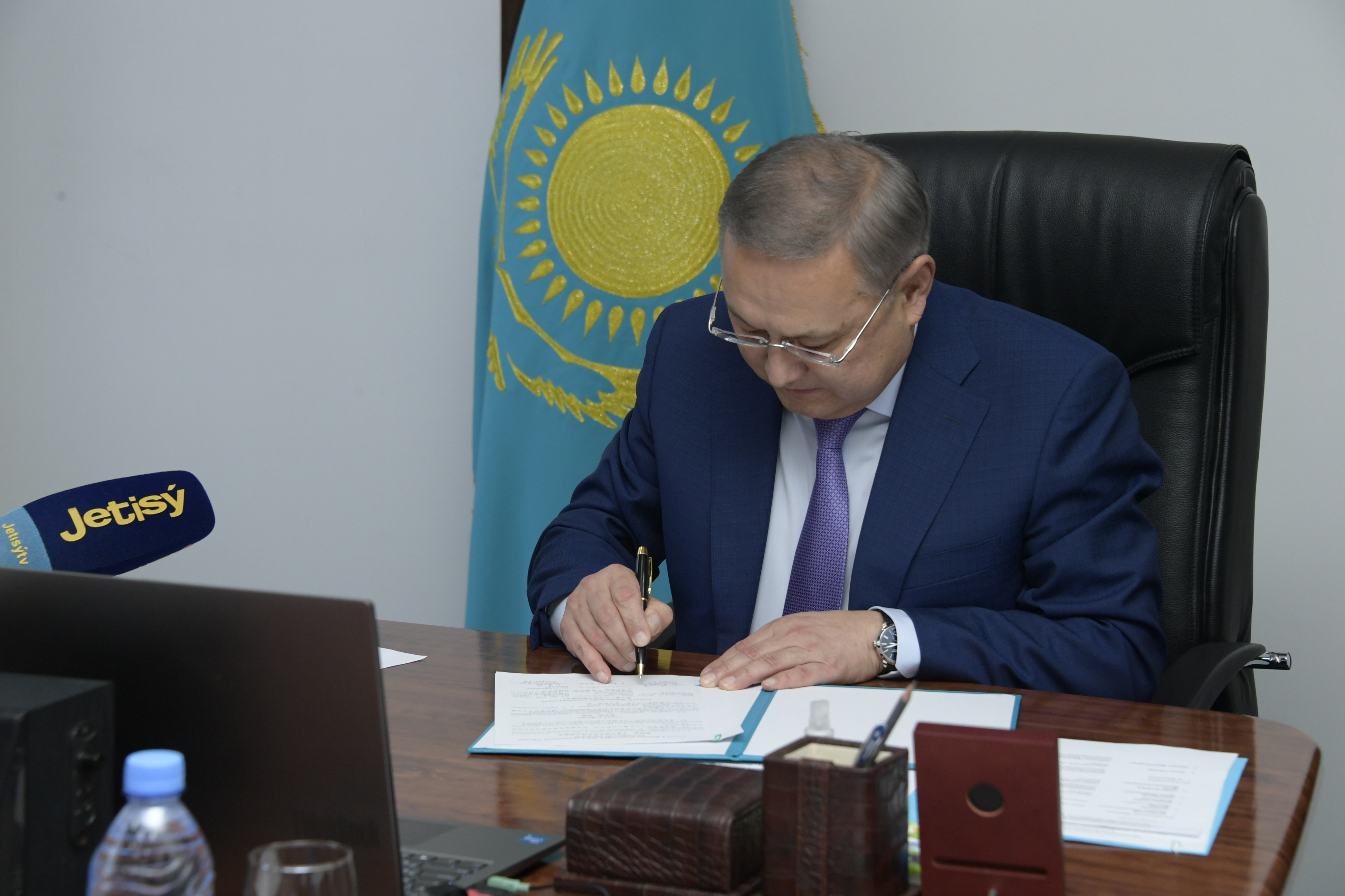 Бейбит Исабаев подписал меморандум о возобновлении инвестиционного проекта