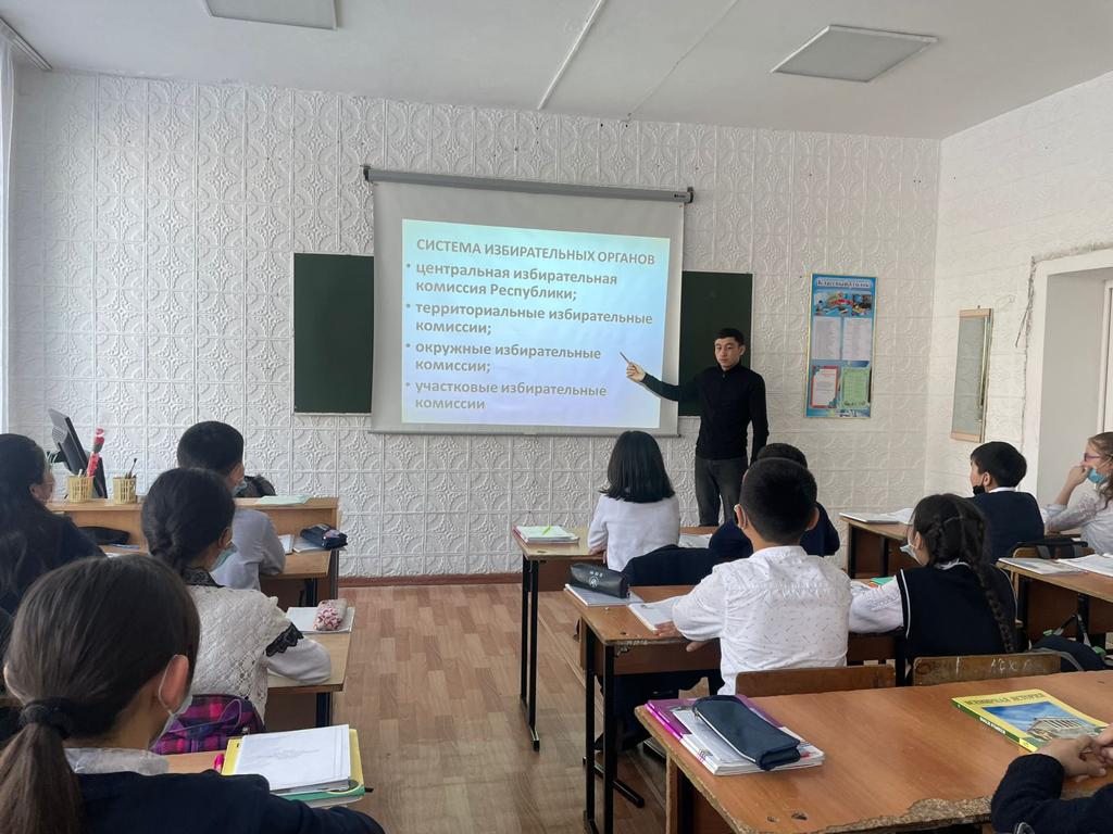Қарқаралы қаласының Әлімхан Ермеков атындағы №2 ЖББ мектебінің оқушыларымен «Қазақстан Республикасындағы сайлау жүйесі» тақырыбында сабақ