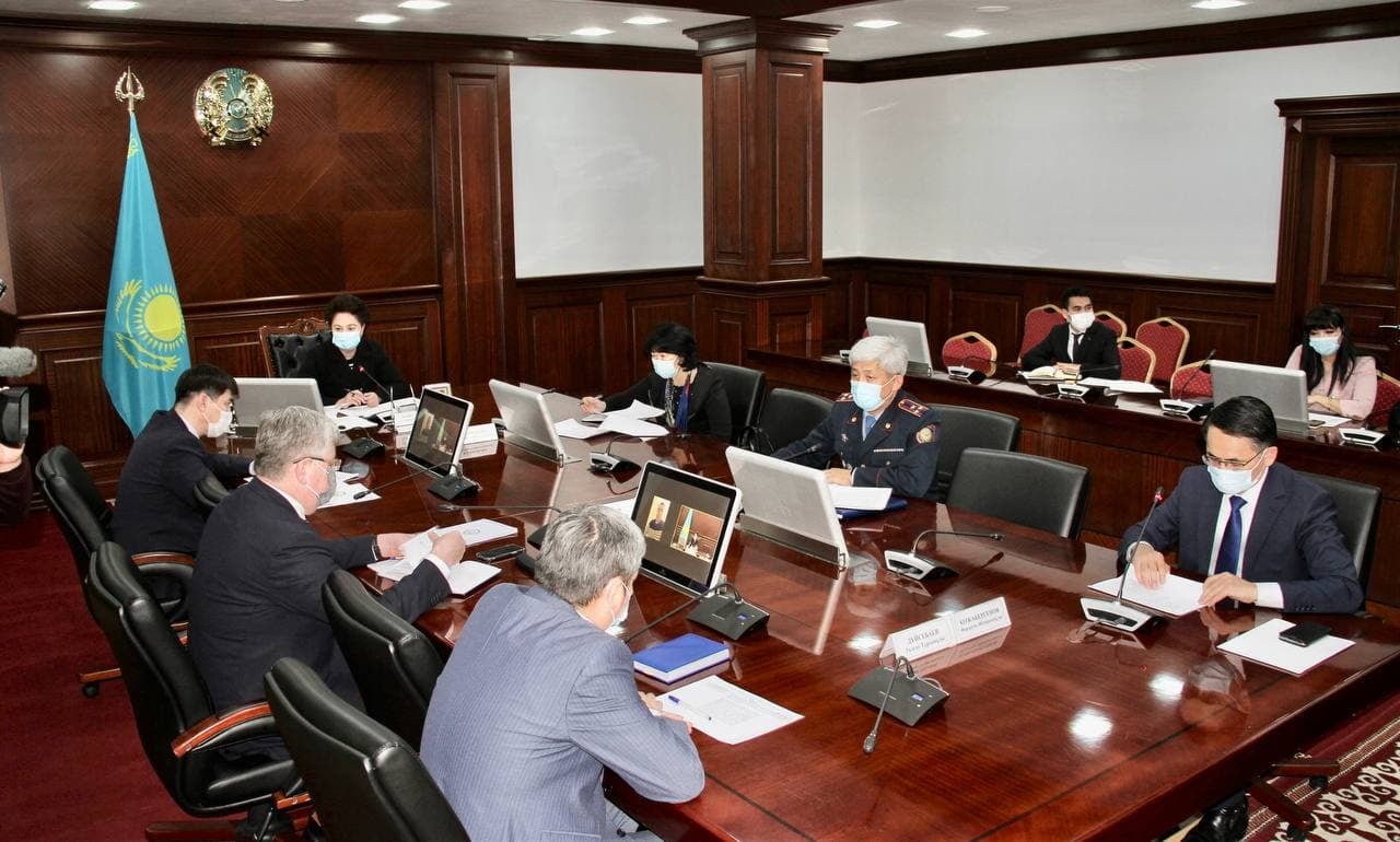 Гүлшара Әбдіқалықова тұрғындармен онлайн форматта кездесті