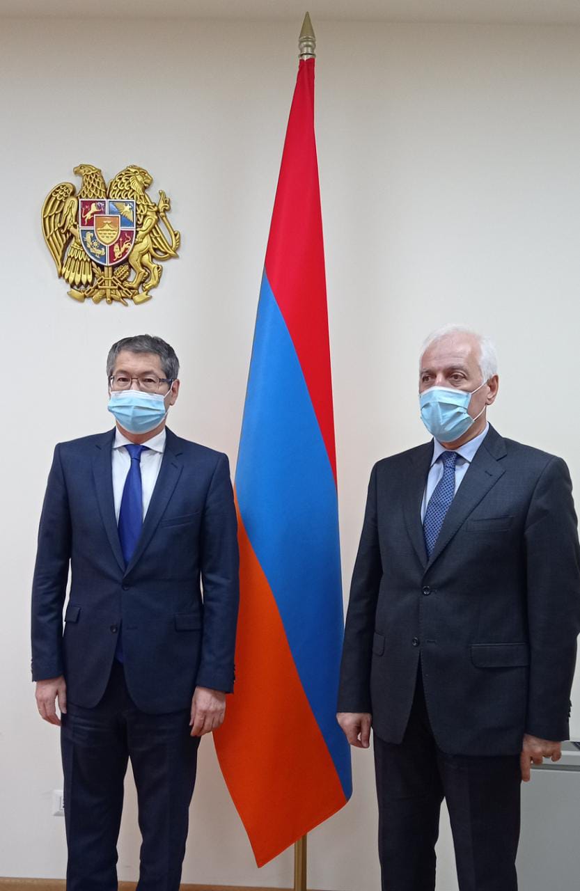 Посол Казахстана встретился  с Министром высокотехнологической  промышленности Армении