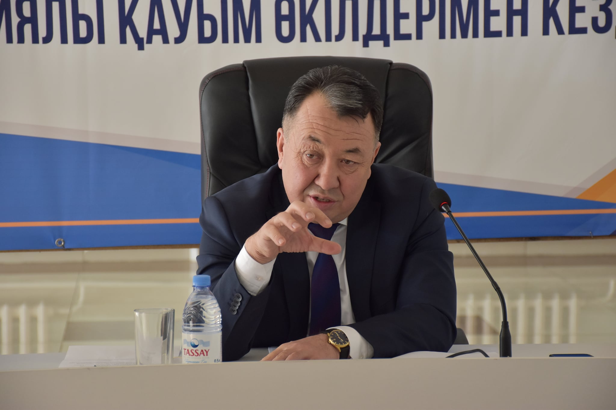 Жасырын камераға түсірілген блять Еркектер моншадағы жезөкшелерді блять