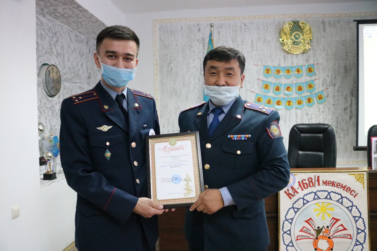 Порно мені презервативтен сперманы ішуге мәжбүр етті