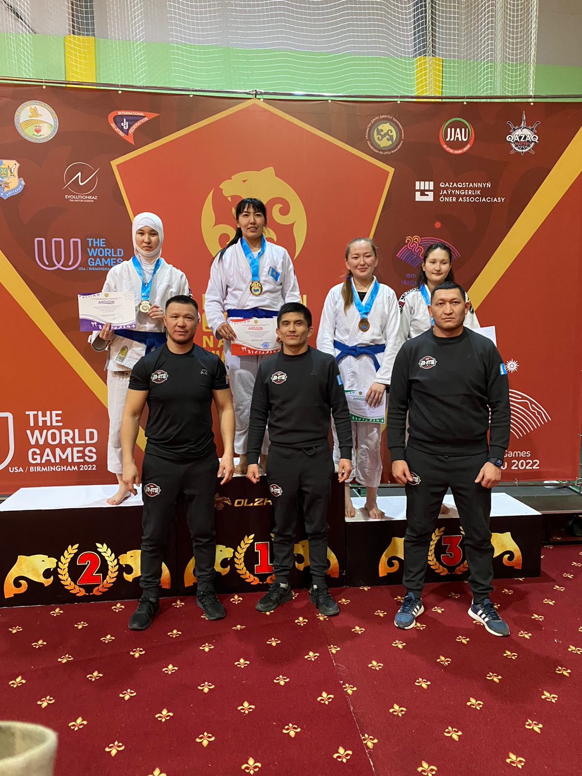 Десять медалей у девушек!