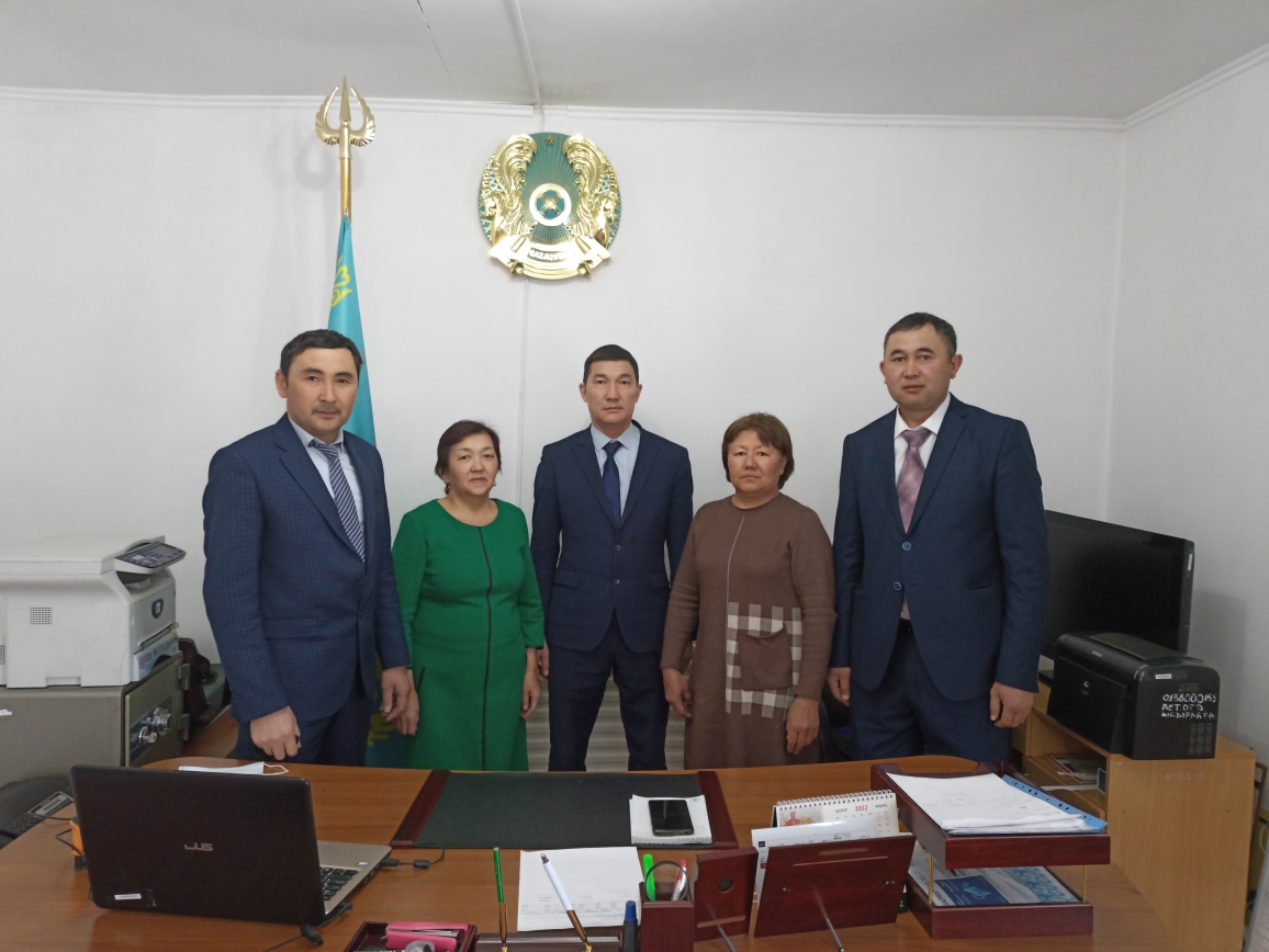 Әдеп жөніндегі уәкіл Б. Сулейменов Жайпақ ауылдық округі әкімі аппараты қызметкерлерімен кездесу өткізіп қайтты, кездесу барысында Әдеп Кодексі таптары түсіндірілді.