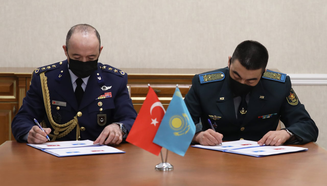 Обсуждены перспективы военного сотрудничества Казахстана и Турции