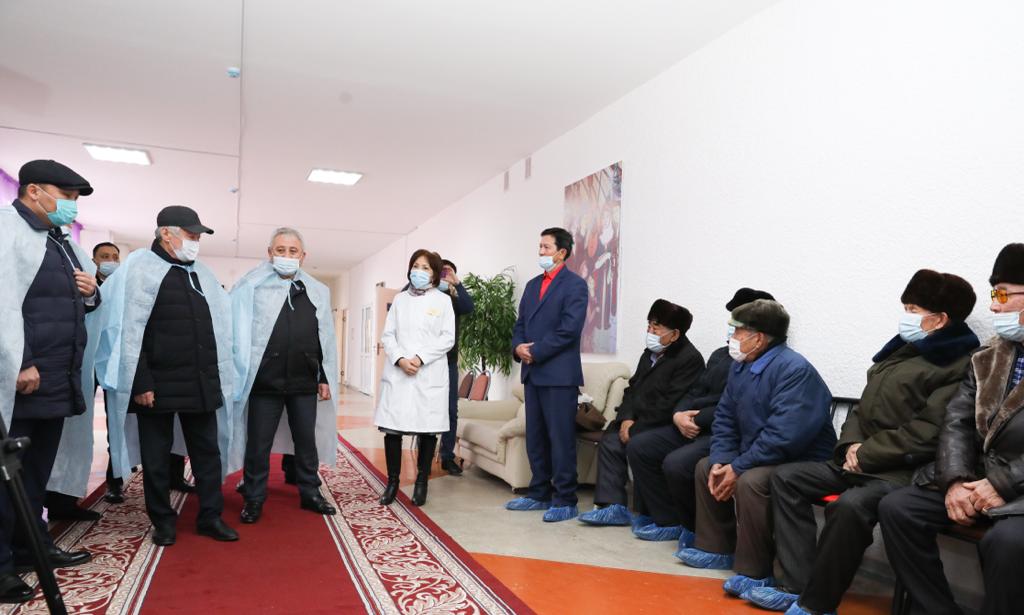 Облыс әкімі Таластағы кәсіпорын жұмысшылары және жергілікті тұрғындармен кездесті