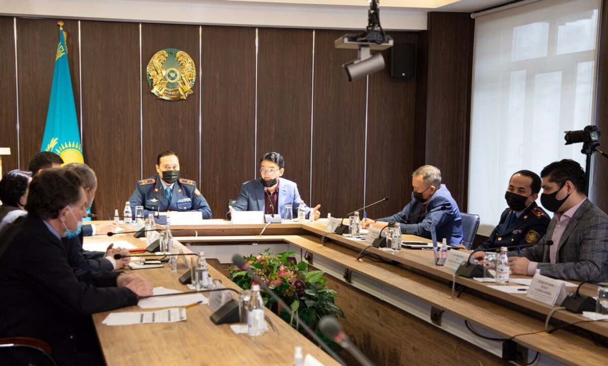 Перепроверять факты и распространять только достоверную информацию призвали в МВД