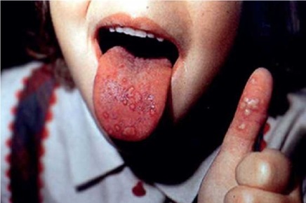 Қызыл еріндері бар аққұба порно