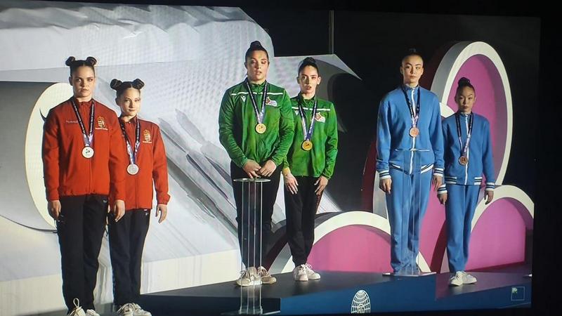 Жалаңаш қыздар жігітпен жыныстық қатынасқа түседі