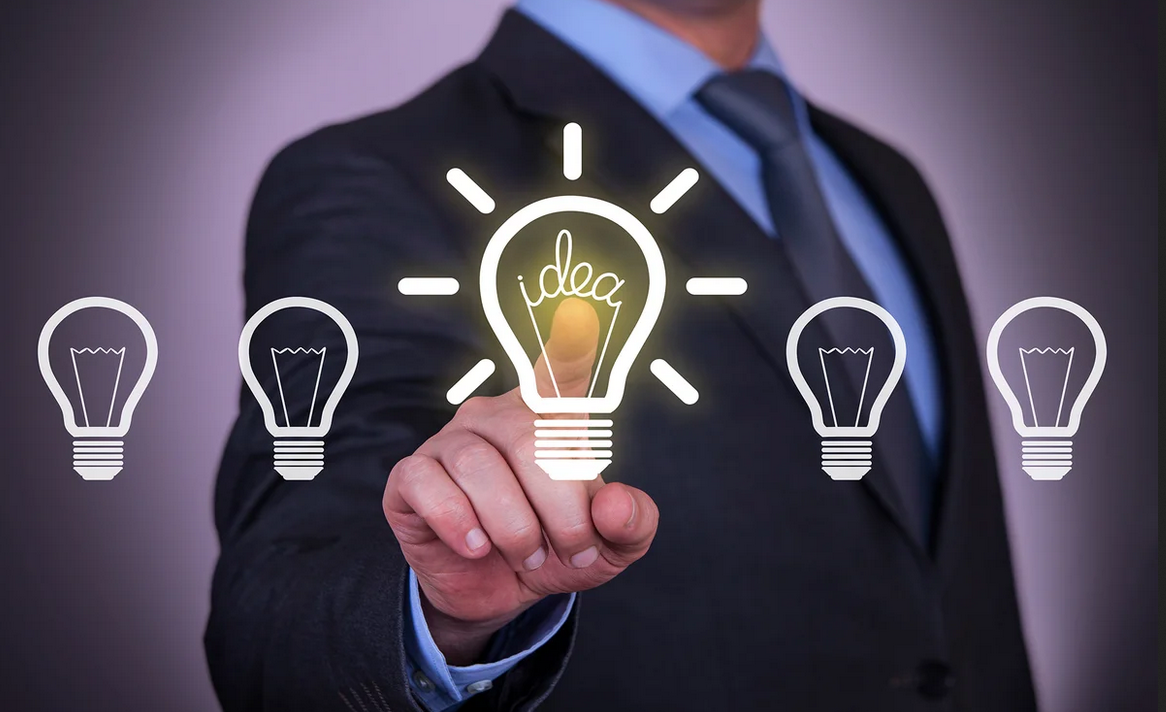 Дачадағы нудист қыздың суреттері