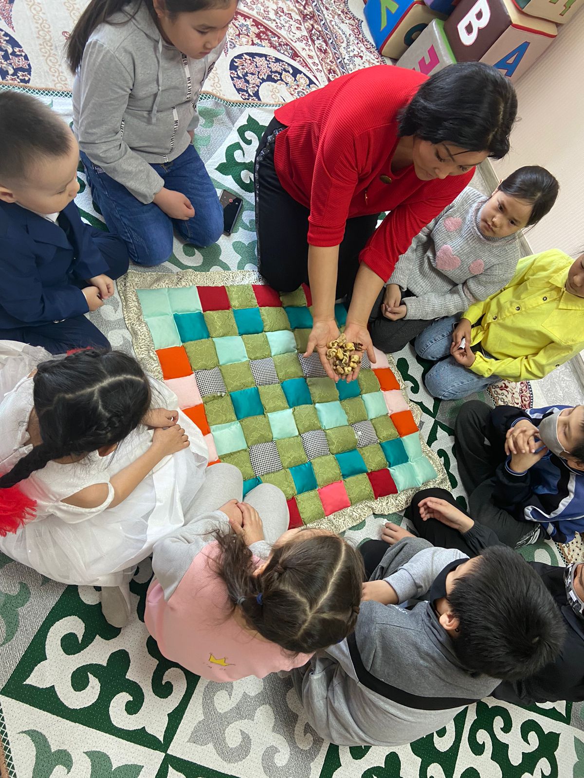 Әже лесбиянкалық порно фильмдер Анам үйге дұрыс емес уақытта келді порно