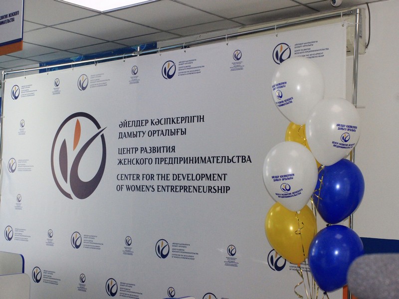 Жас қыздың өте әдемі секс