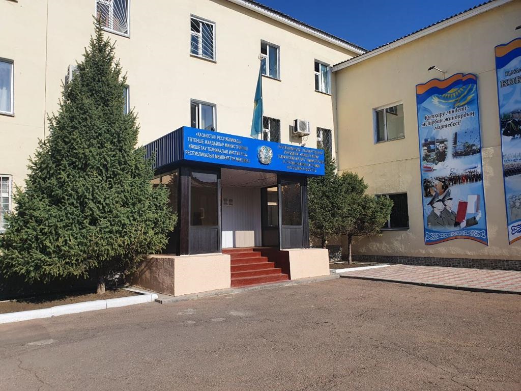 Жігіттердің жасырын камерадағы секс видеолары Ақ шұлықтар порно видео