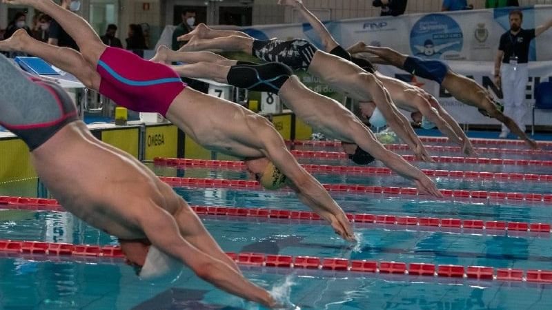 Карагандинские спортсмены привезли 10 медалей с международных соревнований по параплаванию