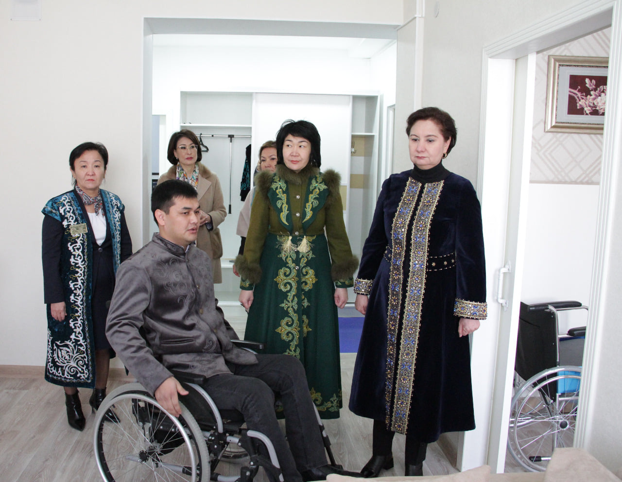Аким области поздравила ветеранов реабилитационного центра с праздником Наурыз