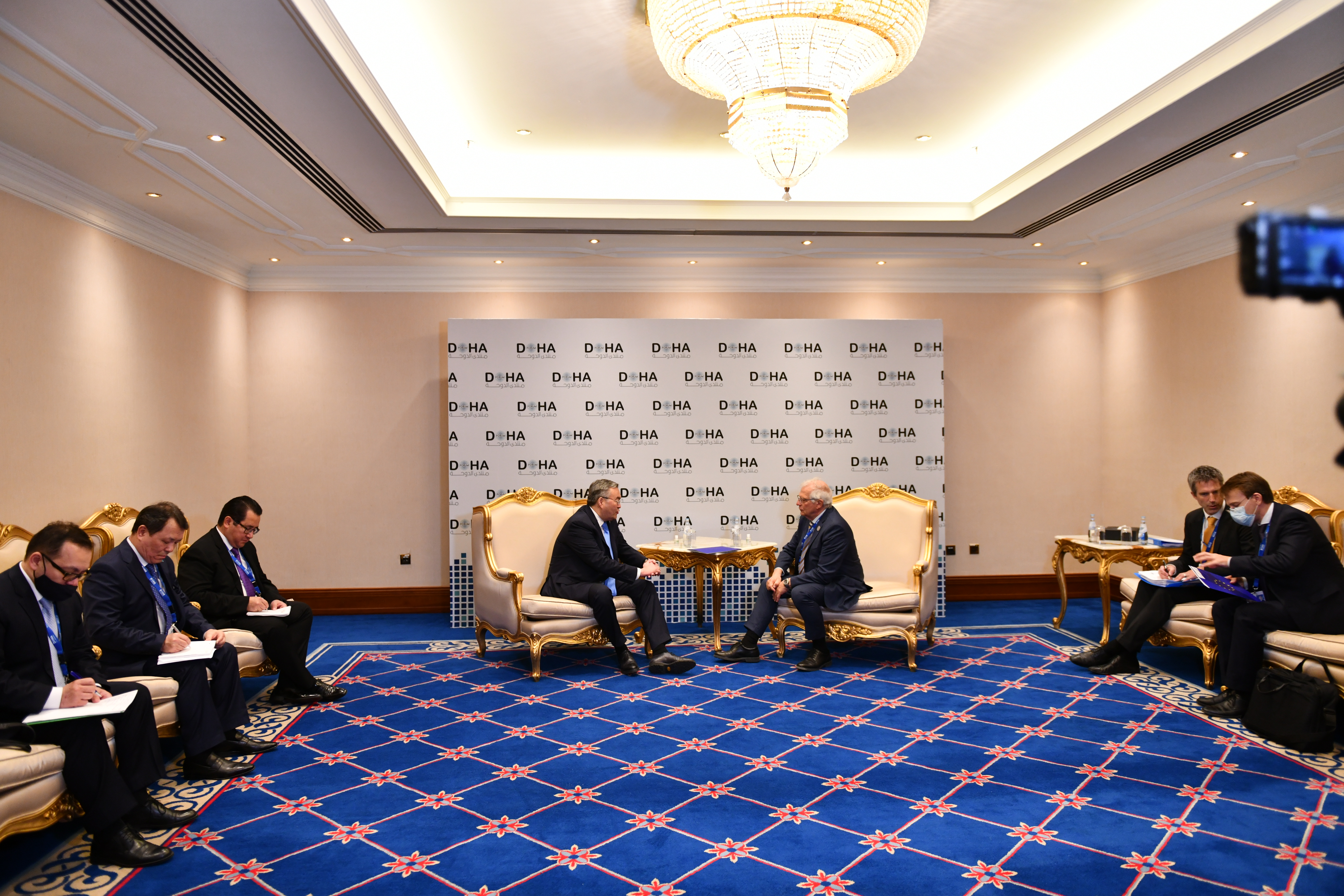Перспективы укрепления политического и экономического сотрудничества обсуждены с Верховным представителем ЕС