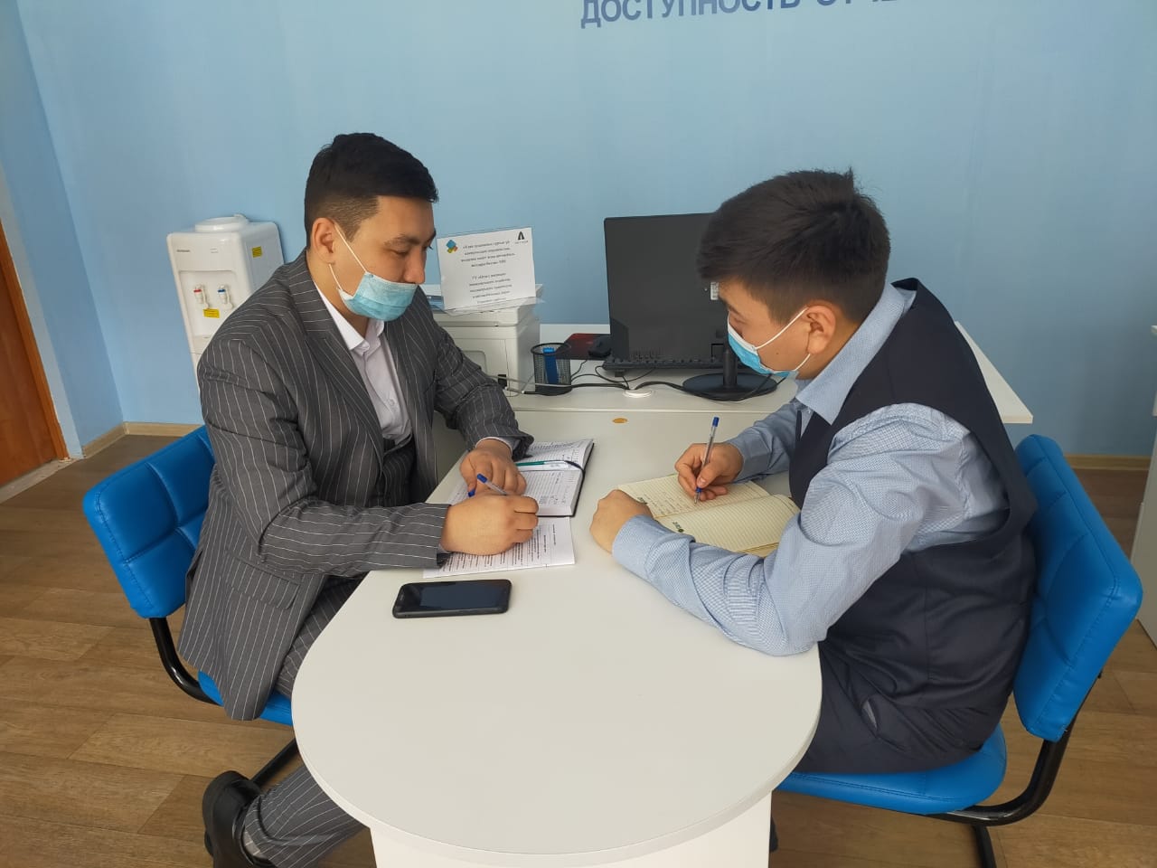 Кезекте тұрған азаматтарға және бүгінгі күні кімге берілген тұрғын үй және жер учаскелерін беру жұмыстарына мониторинг.