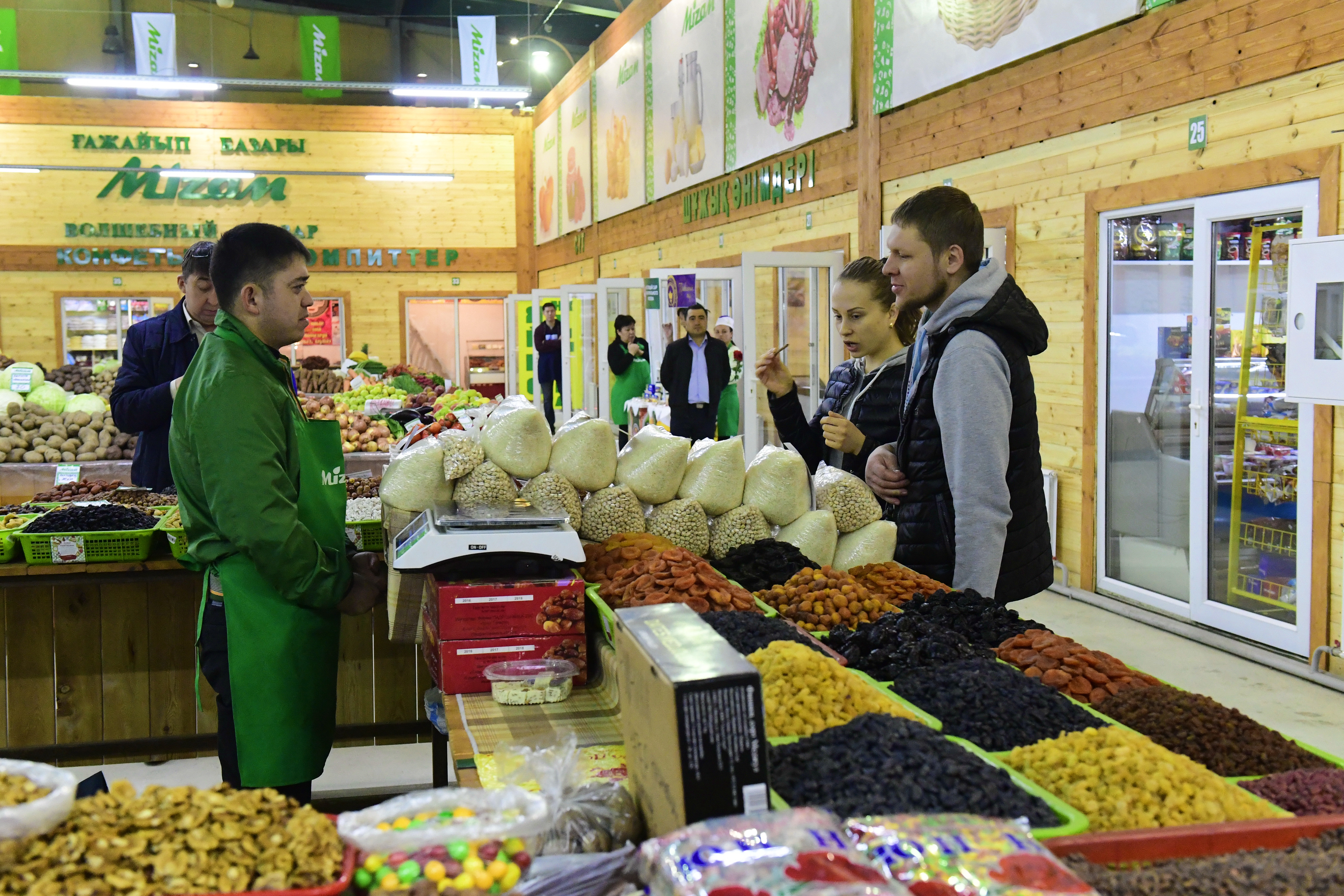 Комиссию по расследованию «посреднических схем» на продовольственных рынках и торговых сетях создали в Алматы