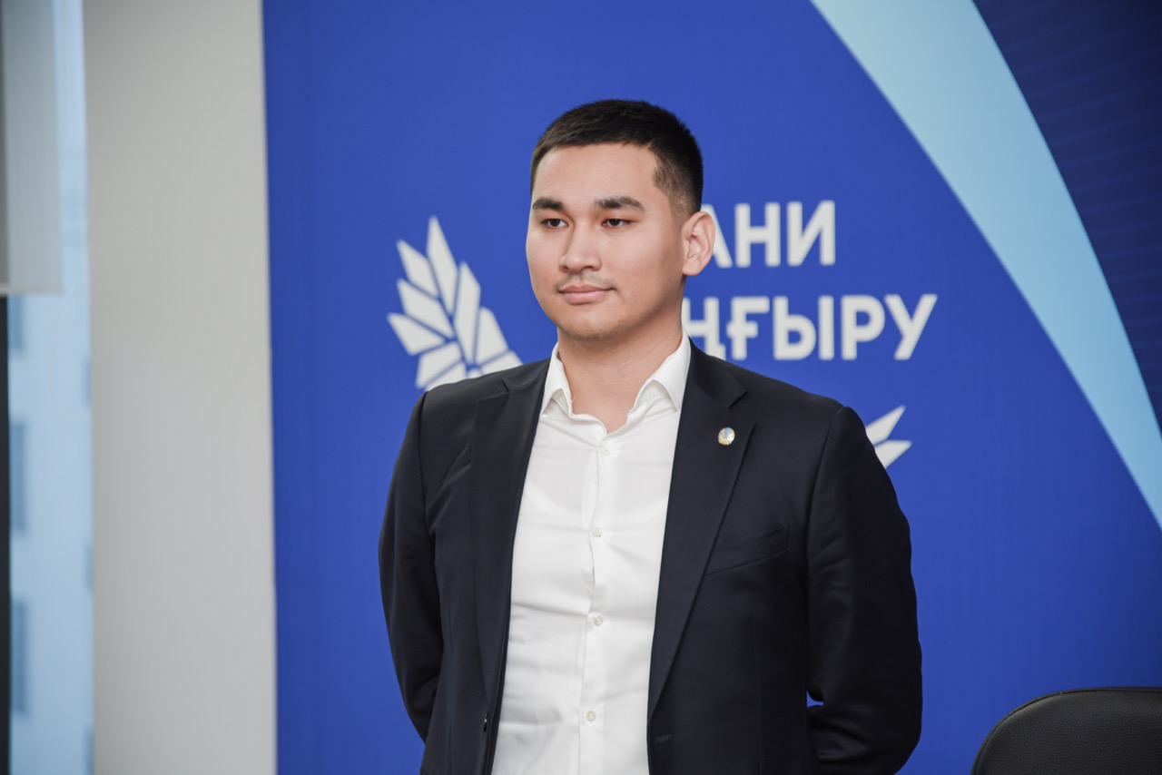 Транс оның жыныс мүшесіне тимей келді.