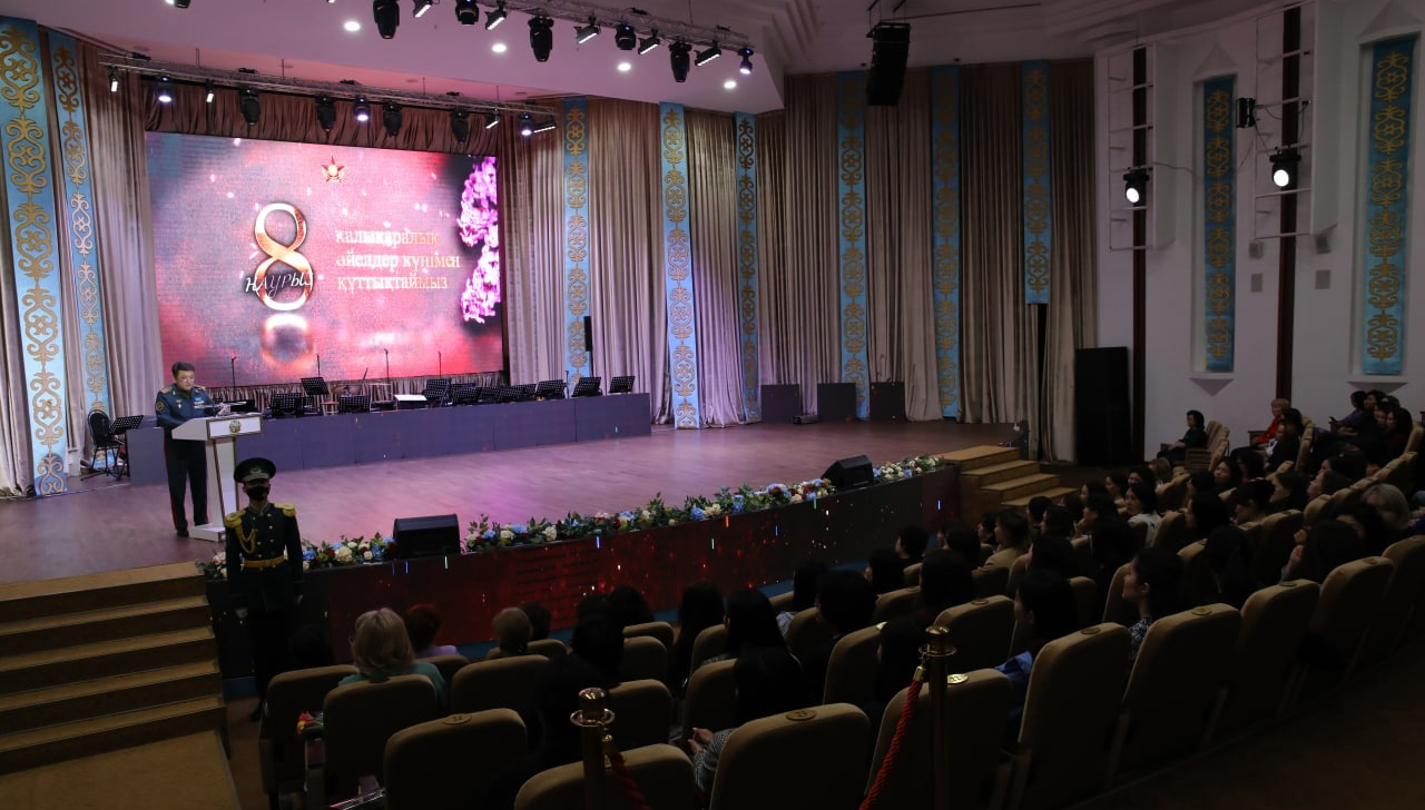 трусики интимді қыздар Жалаңаш, артық салмақты әйелдердің суреттері