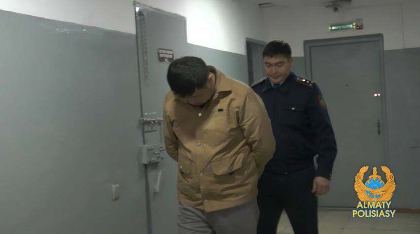 Алматы полициясы: такси жүргізушісіне шабуыл жасаған қарақшылар ұсталды
