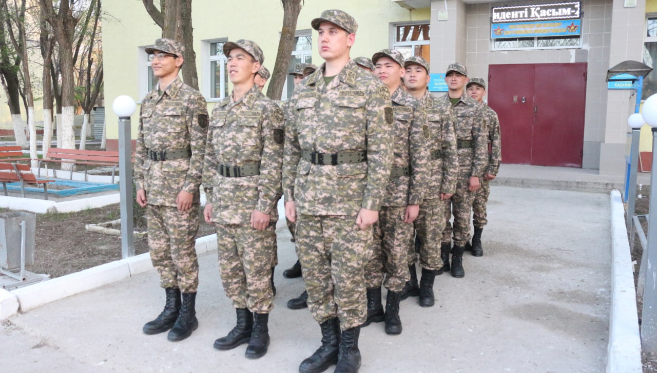 Первые новобранцы пополнили ряды Вооруженных сил страны