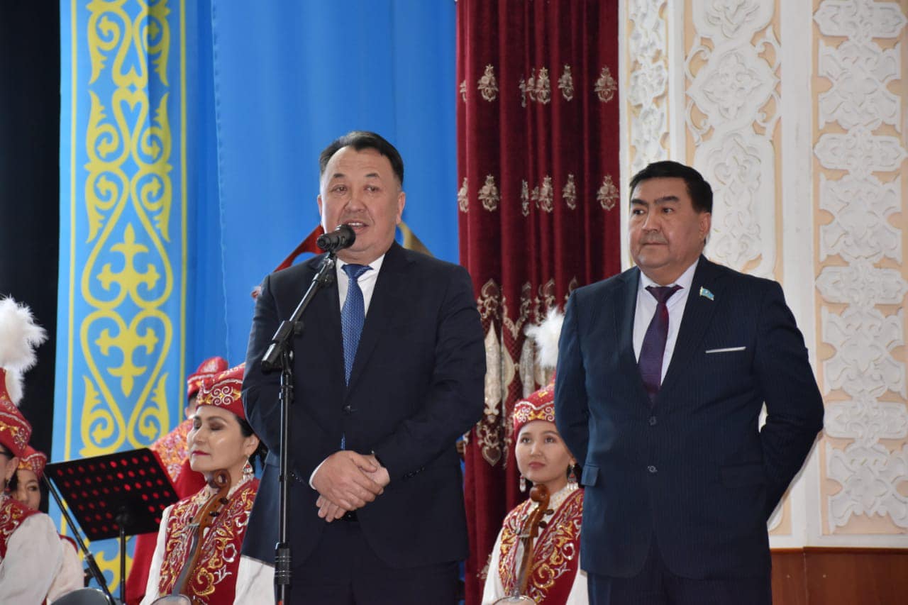 Құрманғазы атындағы ұлттық халық аспаптары оркестрі Созақта концерт берді