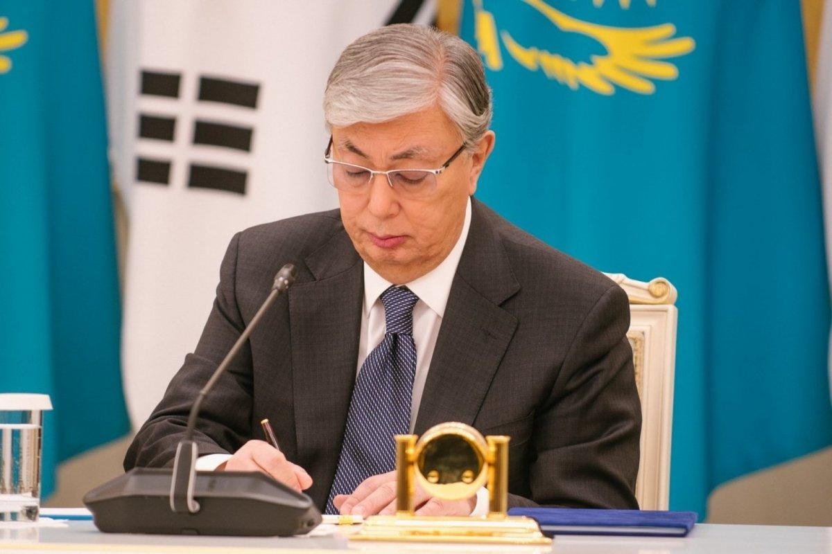 Президент «Толық емес жұмыс уақыты жағдайларындағы жұмыс туралы конвенцияны ратификациялау туралы» ҚР Заңына қол қойды