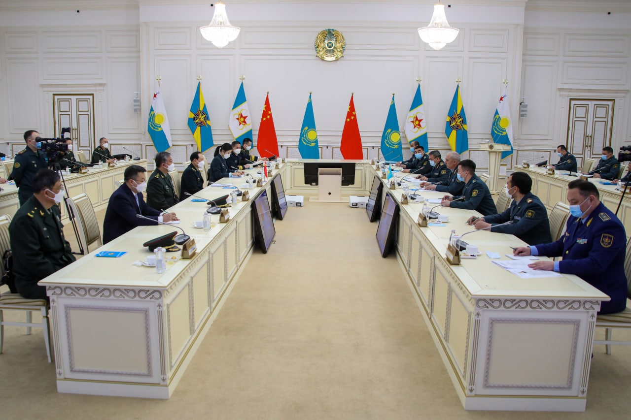 Обсуждены перспективы сотрудничества Казахстана и Китая в военной сфере