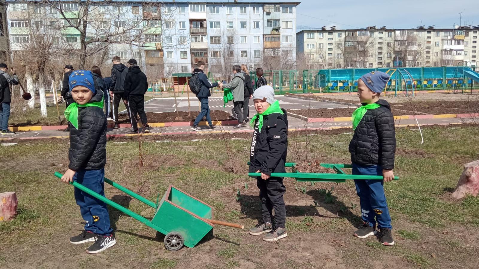 «Зелёный пояс»: В Карагандинской области в День Земли сажали деревья