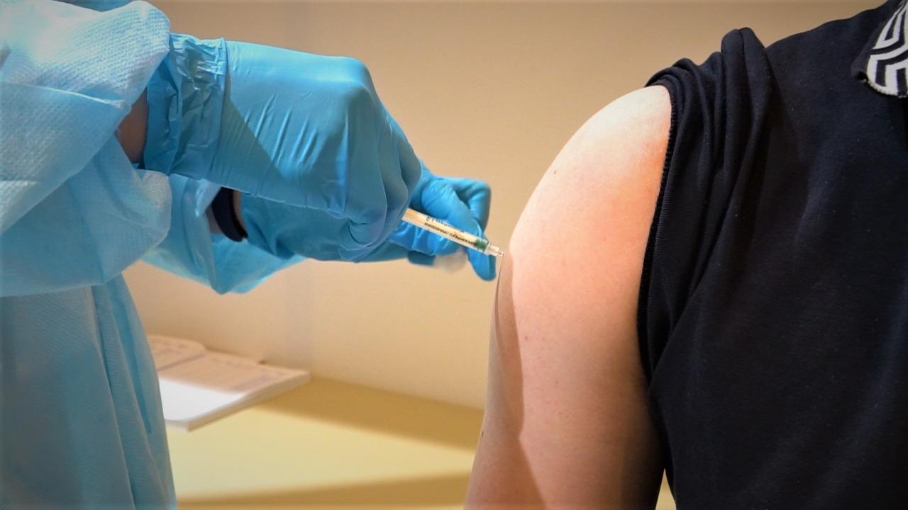 Около 70% астанчан полностью вакцинированы против КВИ