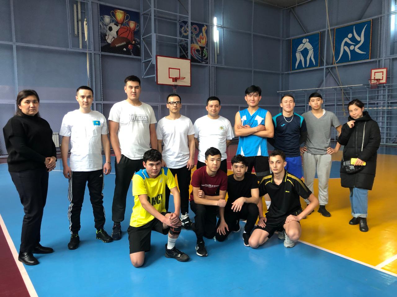 Казах в спортзале
