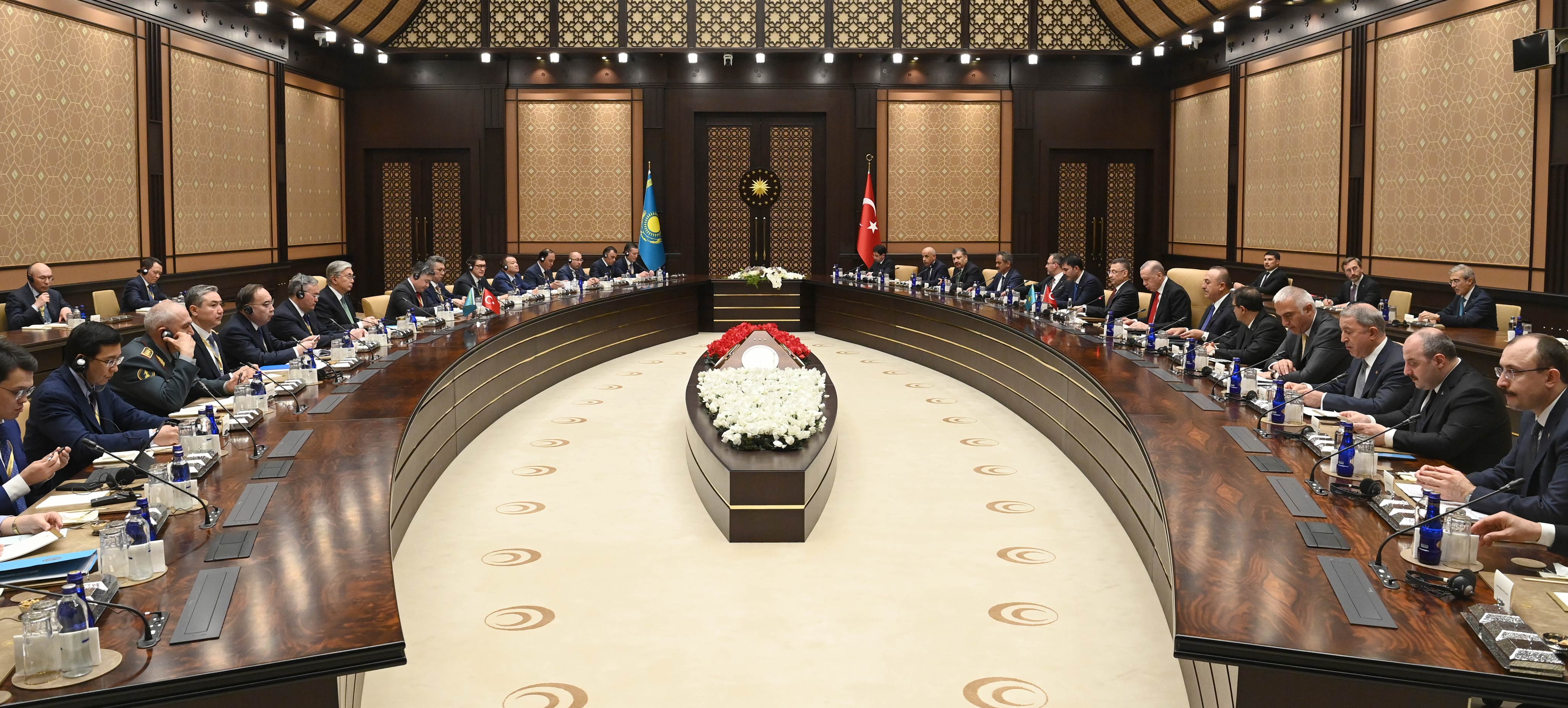 Касым-Жомарт Токаев и Реджеп Тайип Эрдоган договорились вывести взаимоотношения между Казахстаном и Турцией на уровень расширенного стратегического партнерства