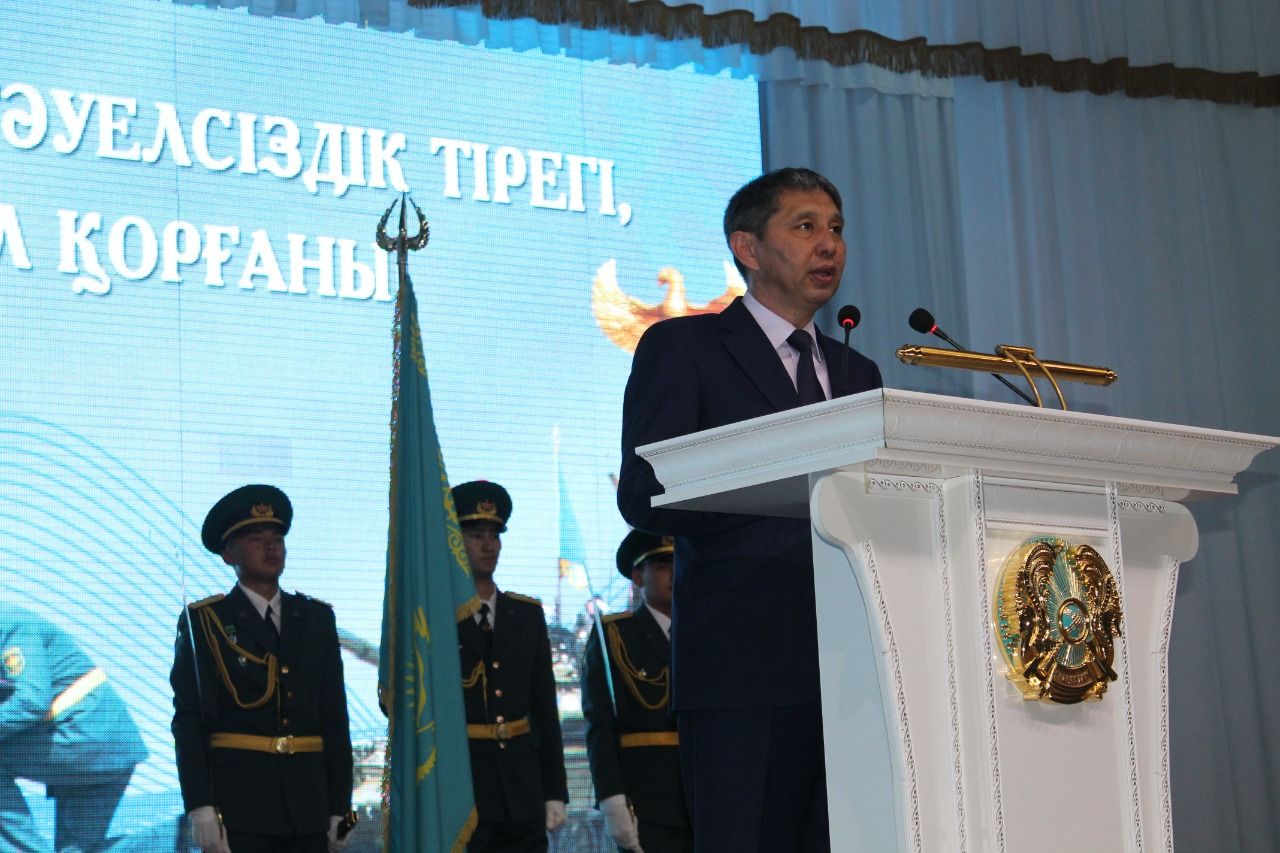 В районном Доме культуры имени З. Койшибаевой состоялось торжественное собрание, посвященное 30-летию Вооруженных Сил Республики Казахстан и 7 мая - Дню защитника Отечества.