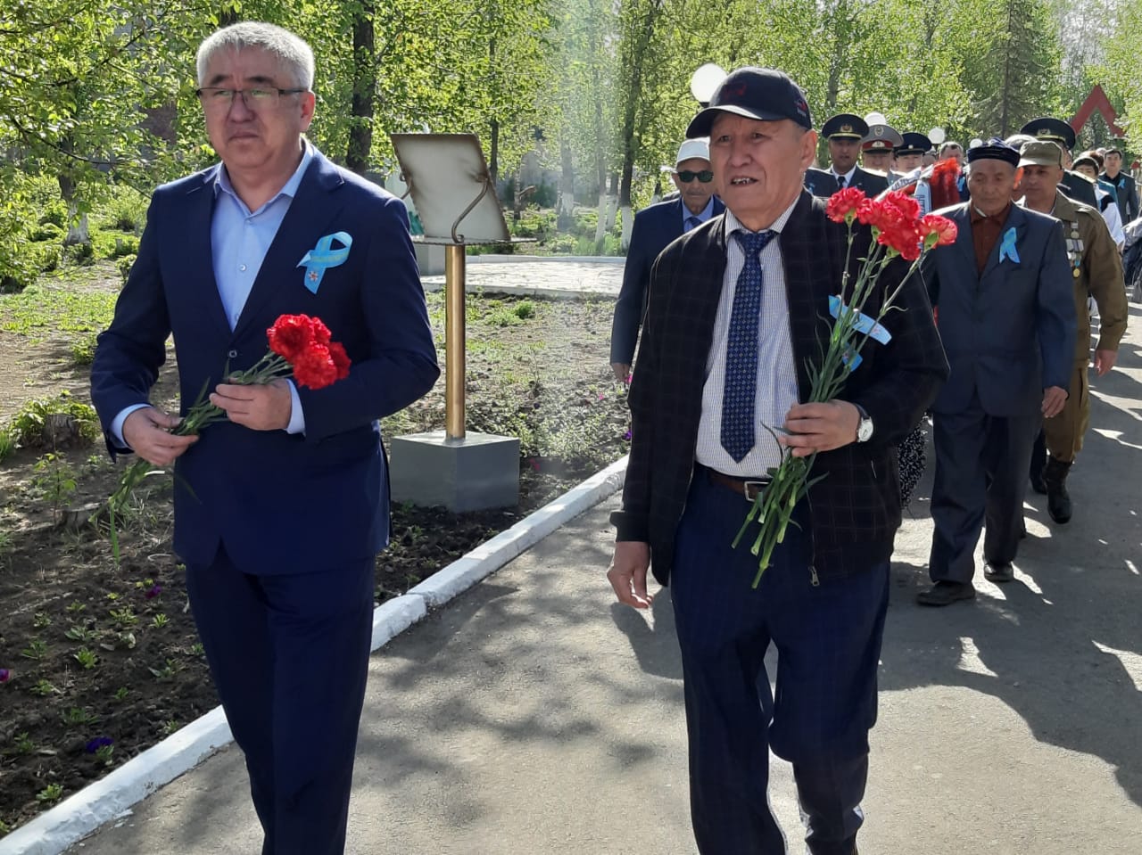Сегодня 9 мая 2022 г. состоялось традиционное возложение венков на Обелиске Победы с. Новоишимское