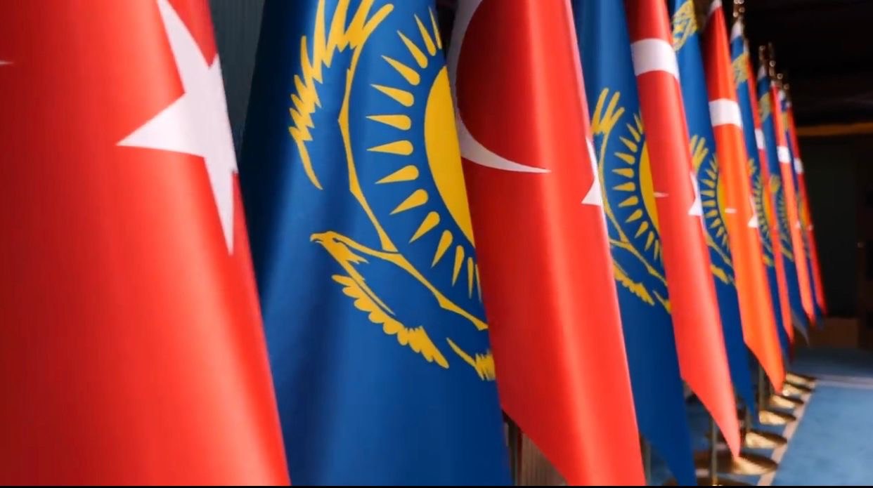 С.Брекешев Түркия Қоршаған орта, урбандалу және климаттың өзгеруі министрі Мұрат Куруммен кездесті